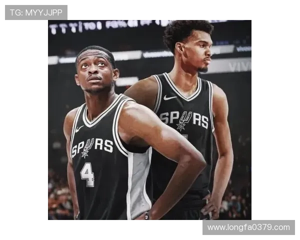 福克斯盛赞文班潜力无限期待携手追逐篮球伟大之路 福克斯盛赞文班潜力无限期待携手追逐篮球伟大之路